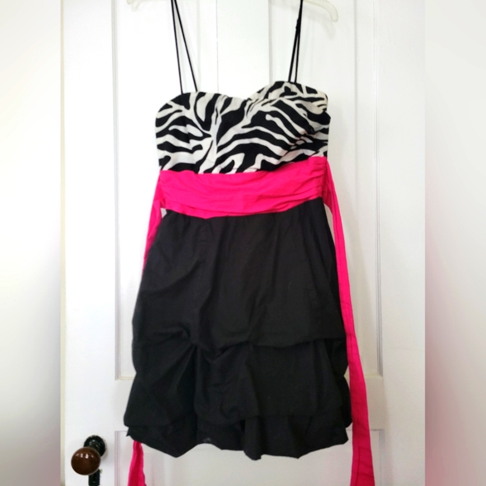 Short tie in the back dress